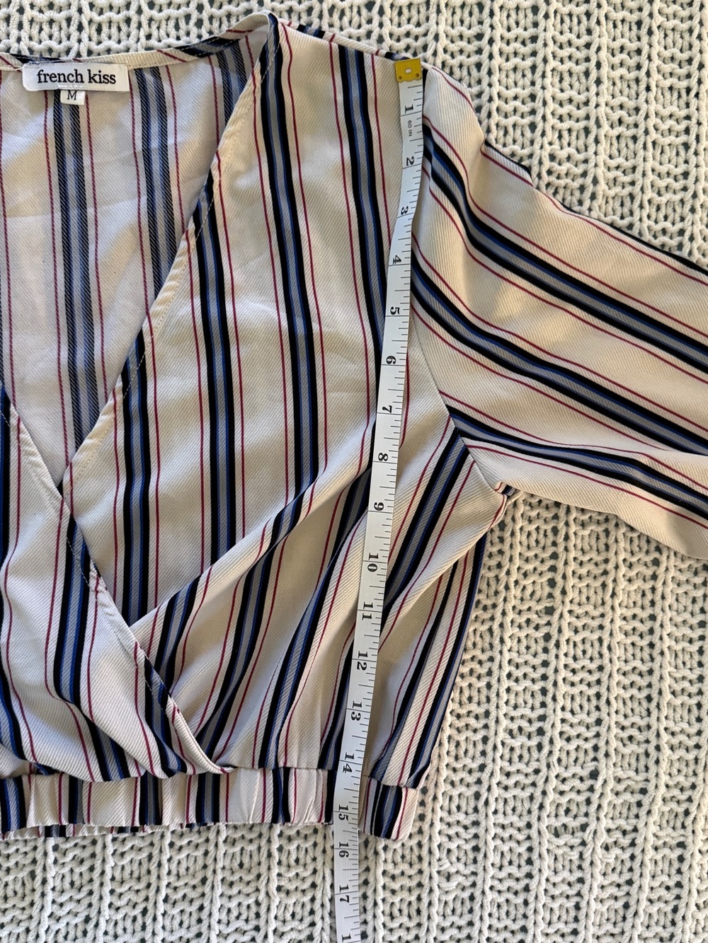 French Kiss Cream Blue Cropped Striped Blouse Office Intern Size Medium - Picture 5 of 6